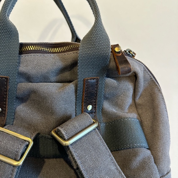 Epiphanie Savannah Leather/ Canvas Backpack - Picture 4 of 7